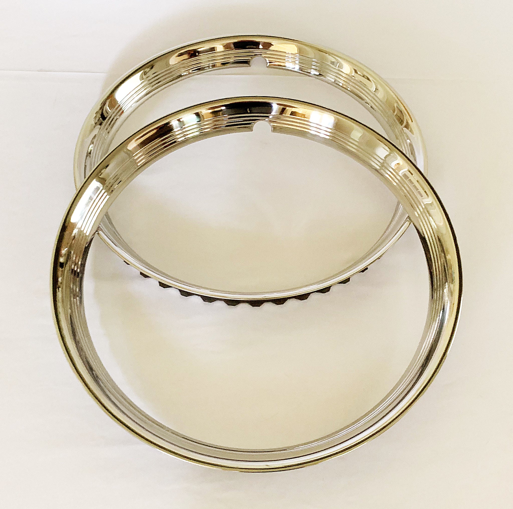 UPI 4-Piece Polished Stainless Steel Wheel Trim Rings For 15" Ford Wheels – Smooth Early Style